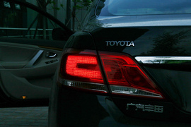 2010款丰田凯美瑞240V