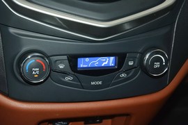 2016款吉利金刚1.5L手动进取型