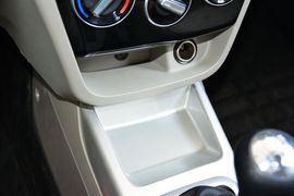 2015款长安悦翔V3
