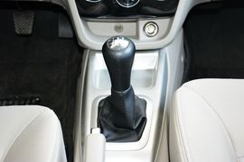 2015款长安悦翔V3