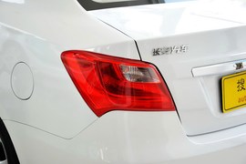 2015款长安悦翔V3