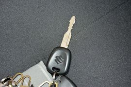 2014款铃木雨燕1.5L手动时尚型