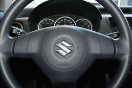 2014款铃木雨燕1.5L手动时尚型