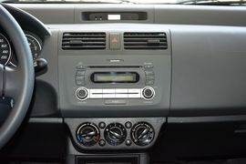 2014款铃木雨燕1.5L手动时尚型