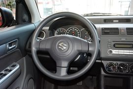 2014款铃木雨燕1.5L手动时尚型