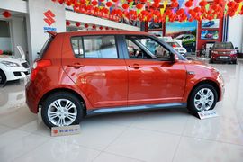 2014款铃木雨燕1.5L手动时尚型