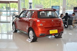 2014款铃木雨燕1.5L手动时尚型