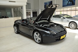 2010款阿斯顿马丁V8