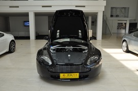 2010款阿斯顿马丁V8