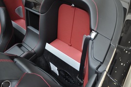 2010款阿斯顿马丁V8