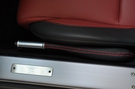 2010款阿斯顿马丁V8