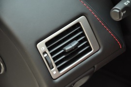 2010款阿斯顿马丁V8