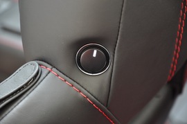 2010款阿斯顿马丁V8