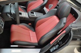 2010款阿斯顿马丁V8