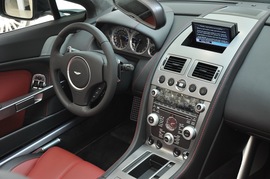2010款阿斯顿马丁V8