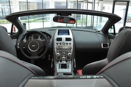 2010款阿斯顿马丁V8