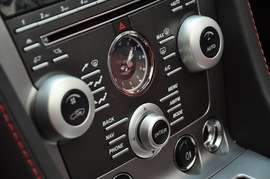 2010款阿斯顿马丁V8
