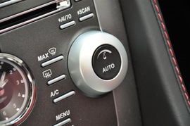2010款阿斯顿马丁V8