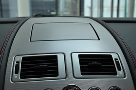2010款阿斯顿马丁V8