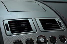 2010款阿斯顿马丁V8