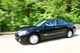 2010款丰田凯美瑞混动试驾