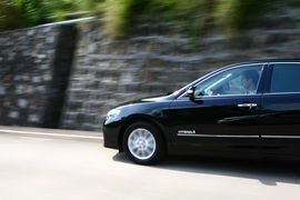 2010款丰田凯美瑞混动试驾