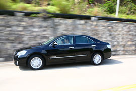 2010款丰田凯美瑞混动试驾