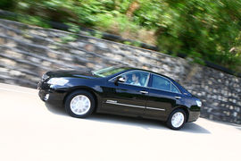 2010款丰田凯美瑞混动试驾