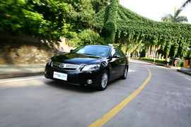 2010款丰田凯美瑞混动试驾