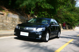 2010款丰田凯美瑞混动试驾