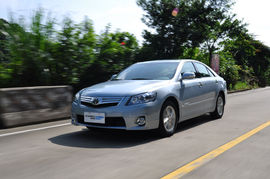 2010款丰田凯美瑞混动试驾