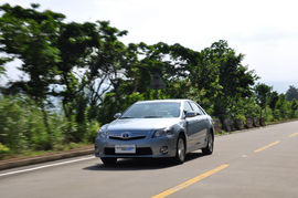 2010款丰田凯美瑞混动试驾