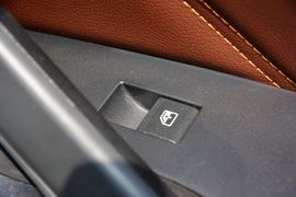 2016款江铃驭胜S350自动汽油超豪华版5座