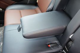 2016款江铃驭胜S350自动汽油超豪华版5座