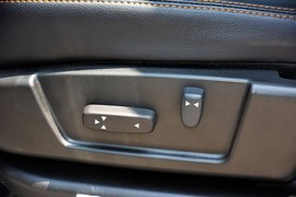 2016款江铃驭胜S350自动汽油超豪华版5座