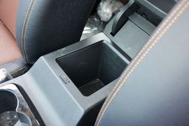 2016款江铃驭胜S350自动汽油超豪华版5座