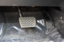 2016款江铃驭胜S350自动汽油超豪华版5座