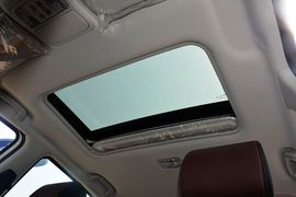 2016款江铃驭胜S350自动汽油超豪华版5座