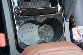 2016款江铃驭胜S350自动汽油超豪华版5座