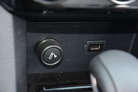 2016款江铃驭胜S350自动汽油超豪华版5座