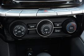 2016款江铃驭胜S350自动汽油超豪华版5座