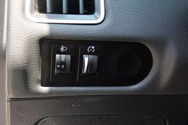 2016款江铃驭胜S350自动汽油超豪华版5座