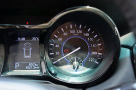 2016款江铃驭胜S350自动汽油超豪华版5座