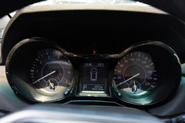 2016款江铃驭胜S350自动汽油超豪华版5座