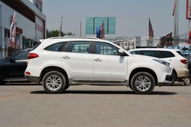 2016款江铃驭胜S350自动汽油超豪华版5座