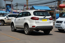 2016款江铃驭胜S350自动汽油超豪华版5座