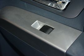 2015款锐骐皮卡2.4L精英版汽油四驱标准型ZG24