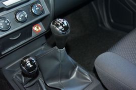 2015款锐骐皮卡2.4L精英版汽油四驱标准型ZG24