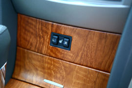 2010款丰田凯美瑞240G豪华版试驾实拍