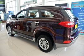 2016款江铃驭胜S350自动汽油超豪华版5座